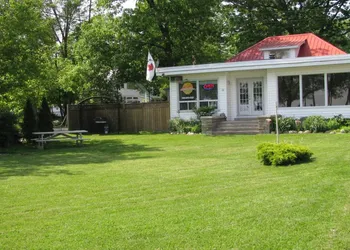 Balm Beach Resort & Motel hotel thumbnail 5