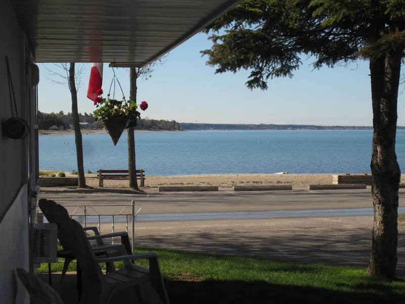 Balm Beach Resort & Motel hotel detail image 6