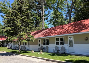 Balm Beach Resort & Motel hotel thumbnail 8