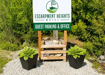 Escarpment Heights Motel hotel thumbnail 5