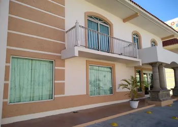 Hotel Santander Inn & Suites hotel thumbnail 2