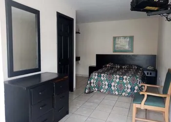 Hotel Santander Inn & Suites hotel thumbnail 7