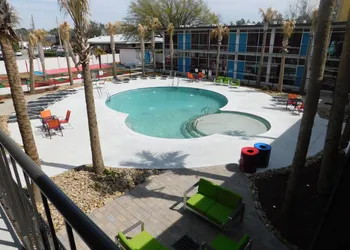 Mother Earth Motor Lodge hotel thumbnail 2