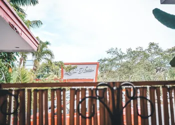 Hollywood Light Haven Lodge hotel thumbnail 2