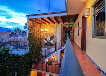 Villa Alta hotel thumbnail 2