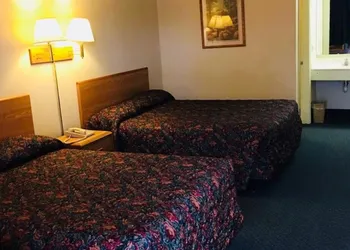 Rest Inn Motel hotel thumbnail 7