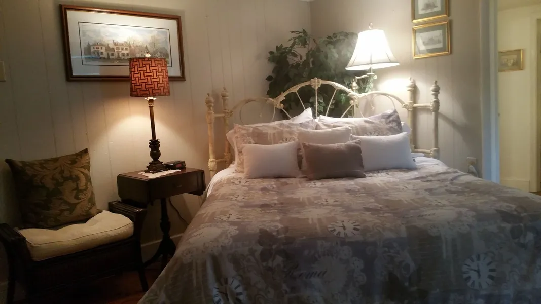 Pineapple Hill Inn Bed & Breakfast hotel detail image 6