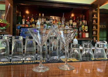 Gordon Beach Inn hotel thumbnail 2