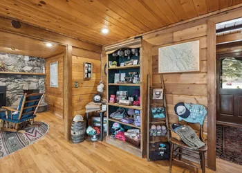 Good Medicine Lodge Bed & Breakfast hotel thumbnail 8