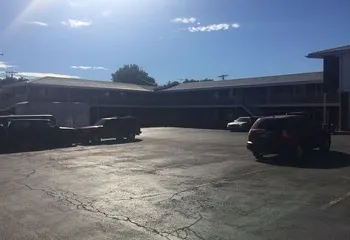 Chateau Motel hotel thumbnail 2