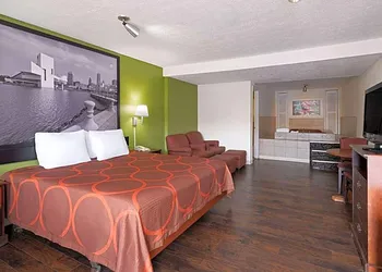 Super 8 by Wyndham Youngstown/Girard hotel thumbnail 3
