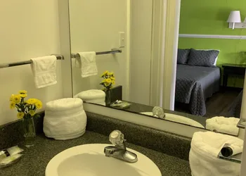 Road Trip Motel hotel thumbnail 5
