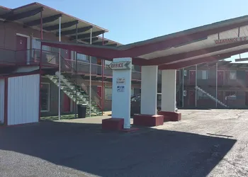 Thunder Bird Motel hotel thumbnail 3