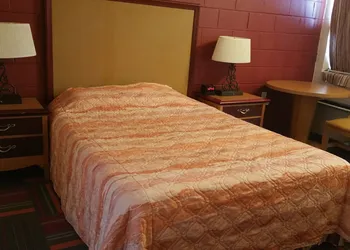 Thunder Bird Motel hotel thumbnail 8