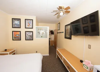 Yodeler Motel hotel thumbnail 7