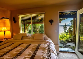 The Fraser River's Edge B&B Lodge hotel thumbnail 4