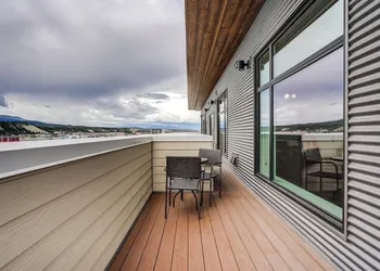 Raven Inn Whitehorse hotel thumbnail 7