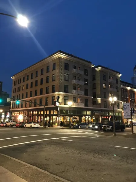 Washington Plaza Apartments hotel detail image 2