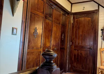 Downtown BnB King Bed Clawfoot Tub & Hot Tub hotel thumbnail 7