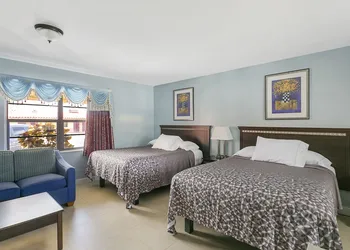 Deluxe Inn hotel thumbnail 5