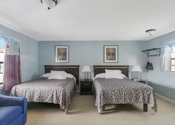 Deluxe Inn hotel thumbnail 6