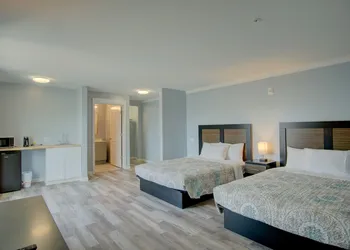 Dhimas Bayview Suites hotel thumbnail 2