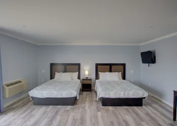 Dhimas Bayview Suites hotel thumbnail 3