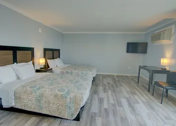 Dhimas Bayview Suites hotel thumbnail 4