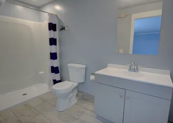 Dhimas Bayview Suites hotel thumbnail 6