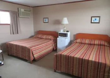 Adams Golden Acres Motel hotel thumbnail 6