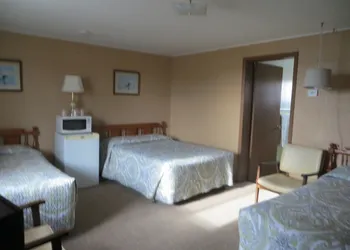 Adams Golden Acres Motel hotel thumbnail 7