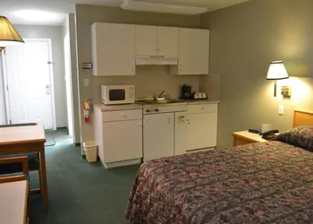 4 Pines Motel hotel thumbnail 2