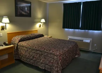 4 Pines Motel hotel thumbnail 5