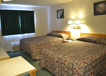 4 Pines Motel hotel thumbnail 7