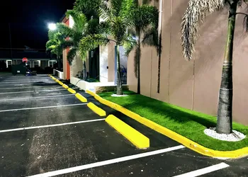 Tropical Inn & Suites hotel thumbnail 3