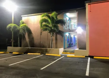 Tropical Inn & Suites hotel thumbnail 5