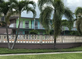 Tropical Inn & Suites hotel thumbnail 8