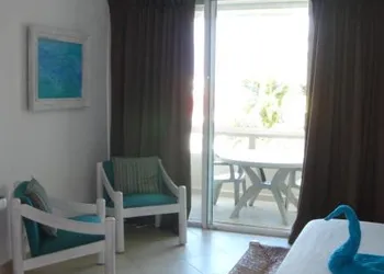 "Comfort and Sea View with Balcony" hotel thumbnail 8