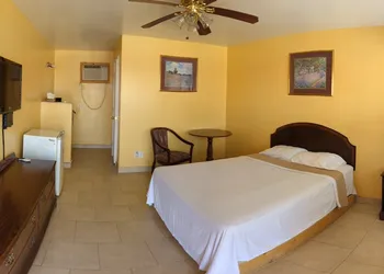 Canadian Inn hotel thumbnail 4