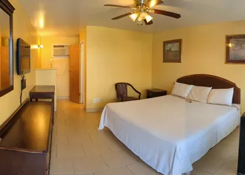 Canadian Inn hotel thumbnail 6