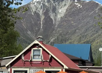 McCarthy Lodge Resort hotel thumbnail 8