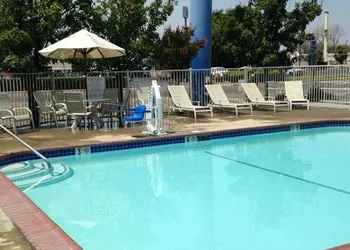 Motel 6 Stockton CA - East hotel thumbnail 2