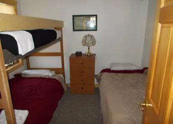 D's Base Camp hotel thumbnail 5
