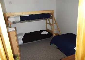 D's Base Camp hotel thumbnail 6