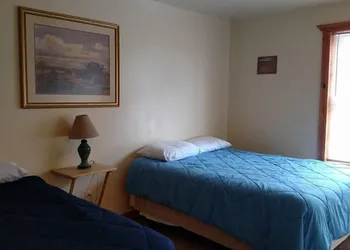 D's Base Camp hotel thumbnail 7