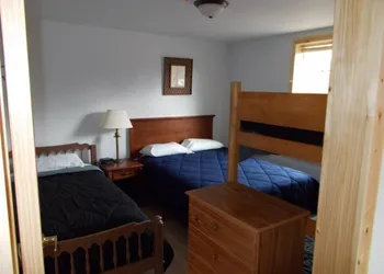 D's Base Camp hotel thumbnail 8