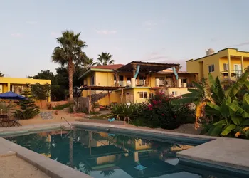 Casa Flores Casitas hotel thumbnail 2