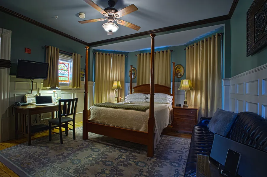 Ash Street Inn hotel detail image 6