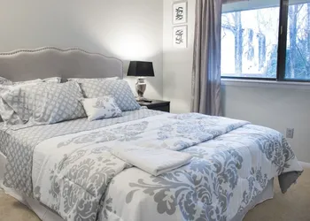 Modern Upscale Private Room hotel thumbnail 3