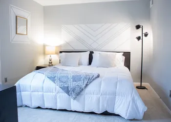 Modern Upscale Private Room hotel thumbnail 5